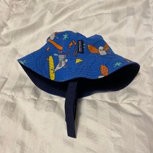 Patagonia Baby bucket hat with strap (3-6 month)